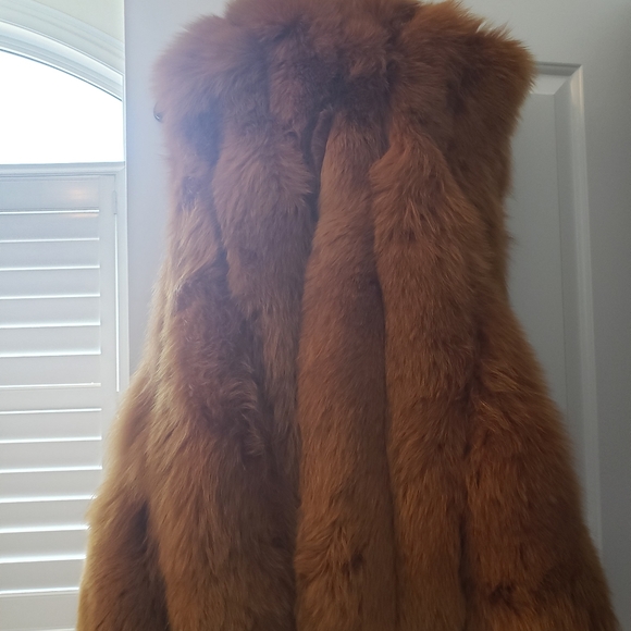 Red Fox Fur Oversized Vest with Hood - Picture 2 of 3